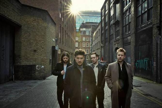 MUMFORD & SONS IN CONCERTO
